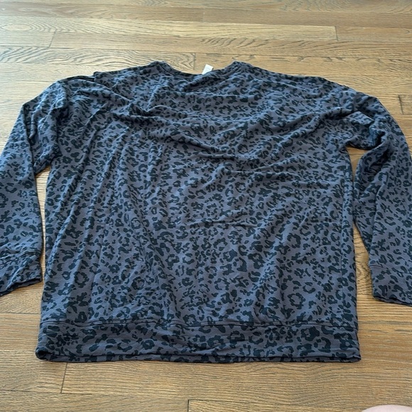 Athleta Women’s Gray Cheetah Crewneck - Size Small - Picture 2 of 4